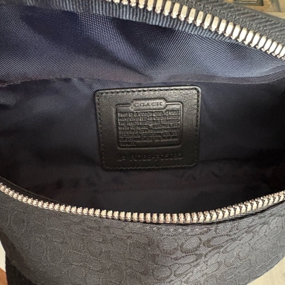 🖤🖤COACH MINI SIGNATURE BLACK ON BLACK JACQUARD FABRIC& LEATHER WAIST BAG!🖤🖤 - Picture 5 of 8